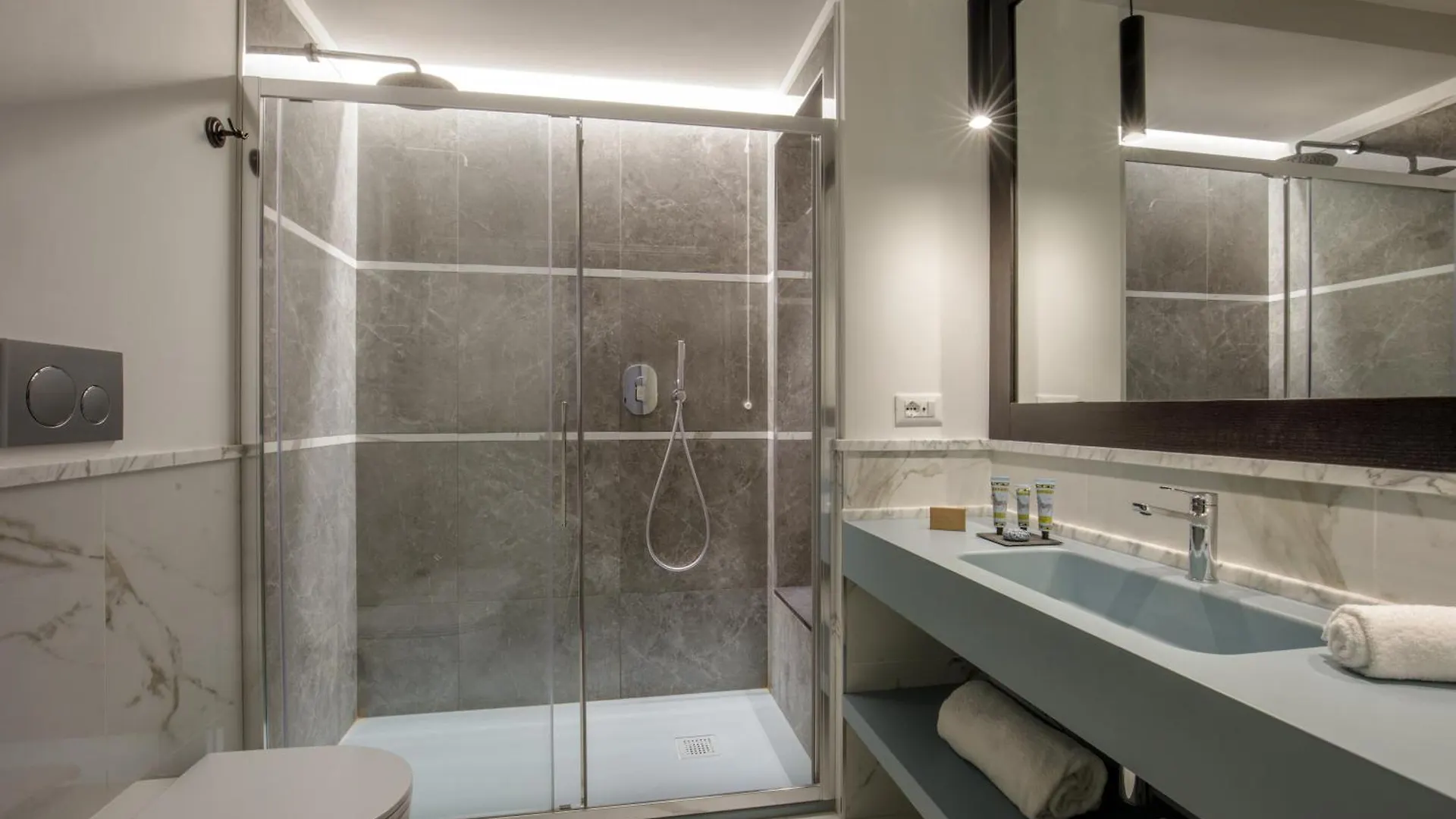 Konukevi Flaneur Suites Corso Roma İtalya